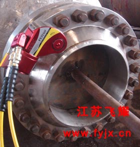 驅(qū)動(dòng)式液壓扭矩扳手螺栓緊固現(xiàn)場(chǎng)圖