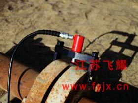 法蘭劈開器將管道法蘭分開現(xiàn)場(chǎng)圖